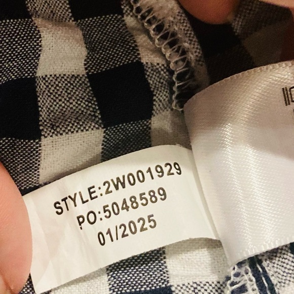 Vineyard Vines blue and white checked plaid blouse with ruffle cap sleeves. L - Picture 6 of 7